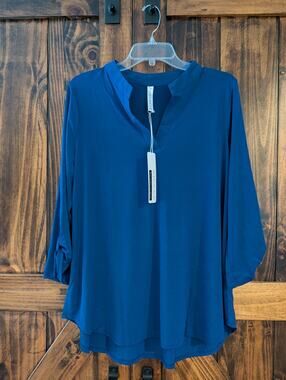 NWT Dear Scarlett Lizzy womens sz L Royal Blue Wrinkle Free Easy Care Blouse